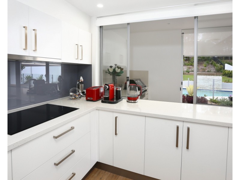 8011B Vista Drive, Benowa QLD 4217
