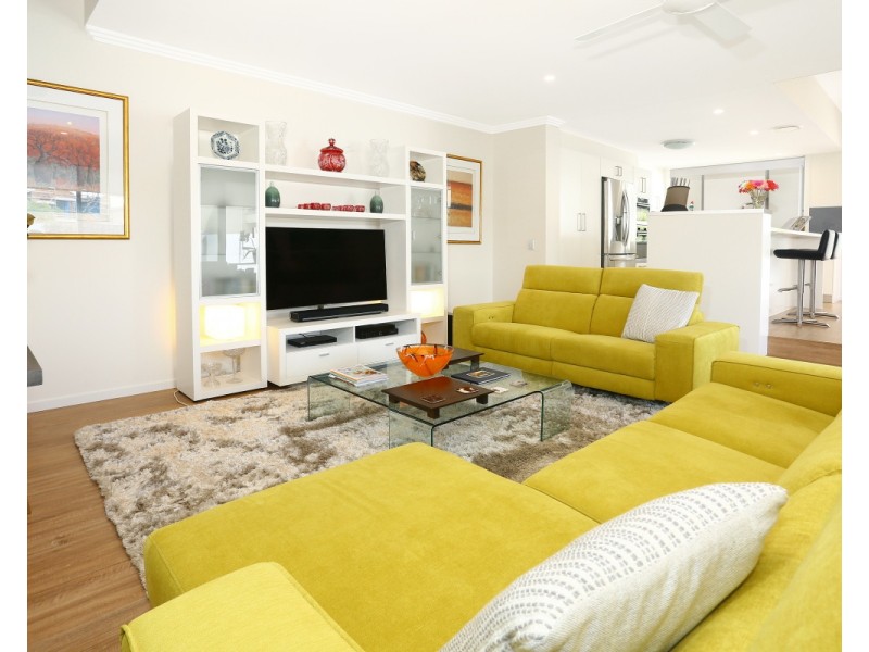 8011B Vista Drive, Benowa QLD 4217