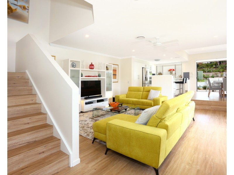 8011B Vista Drive, Benowa QLD 4217