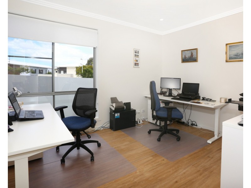 8011B Vista Drive, Benowa QLD 4217