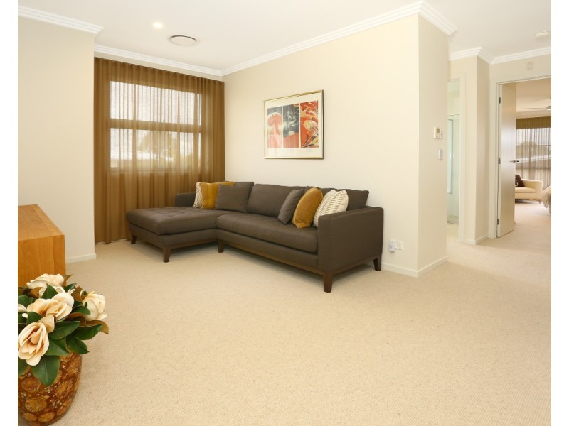 8011B Vista Drive, Benowa QLD 4217