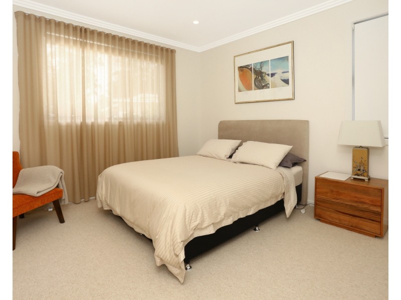 8011B Vista Drive, Benowa QLD 4217