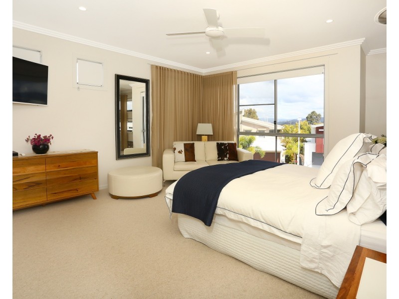 8011B Vista Drive, Benowa QLD 4217