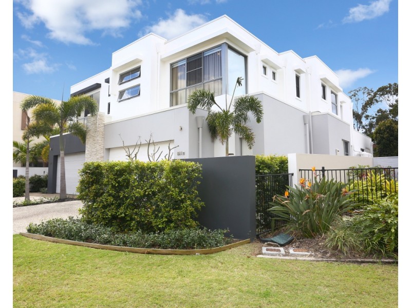 8011B Vista Drive, Benowa QLD 4217