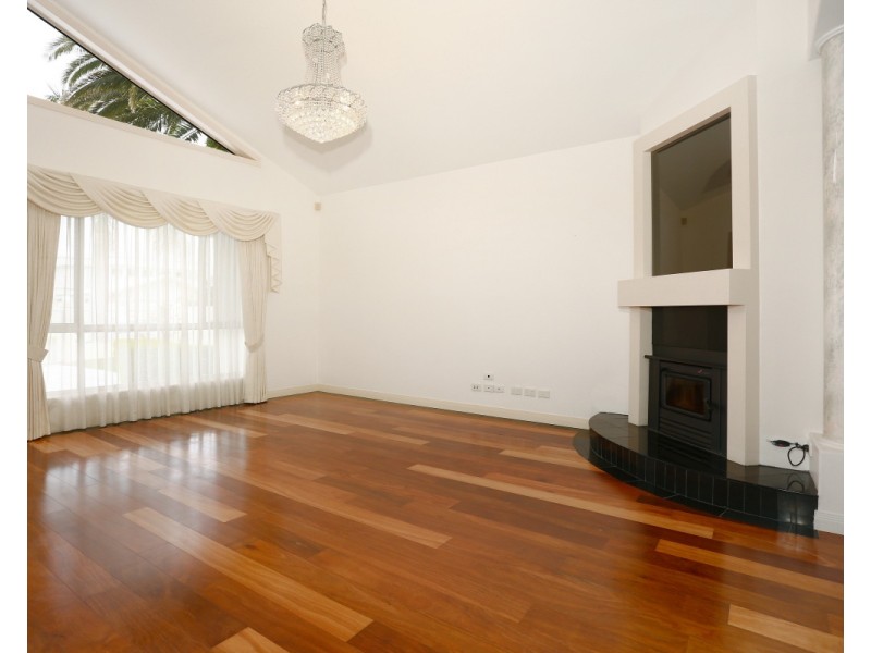 24 San Simeon Drive, Clear Island Waters QLD 4226