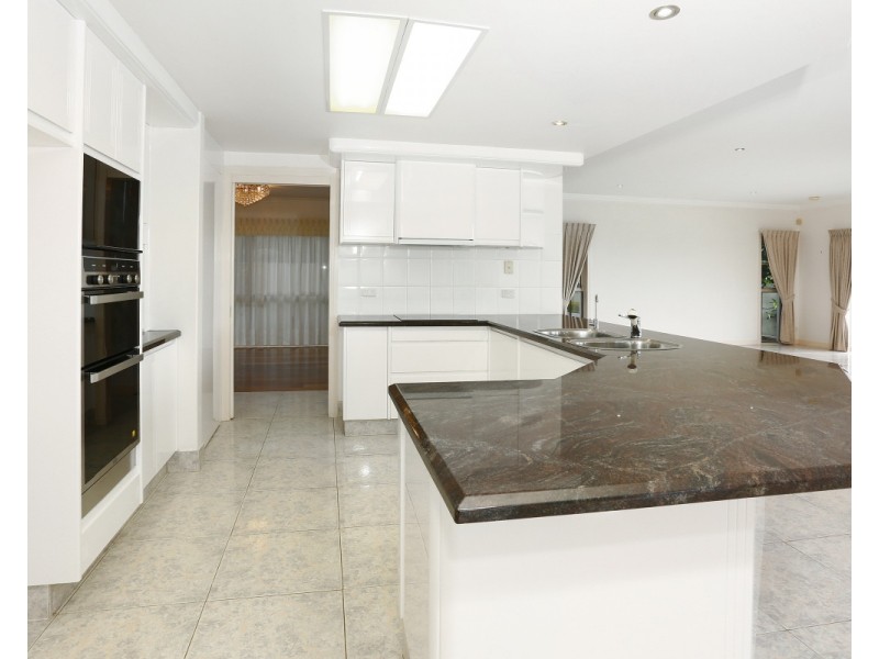 24 San Simeon Drive, Clear Island Waters QLD 4226