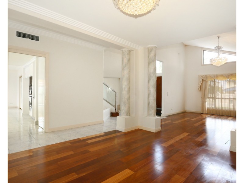 24 San Simeon Drive, Clear Island Waters QLD 4226