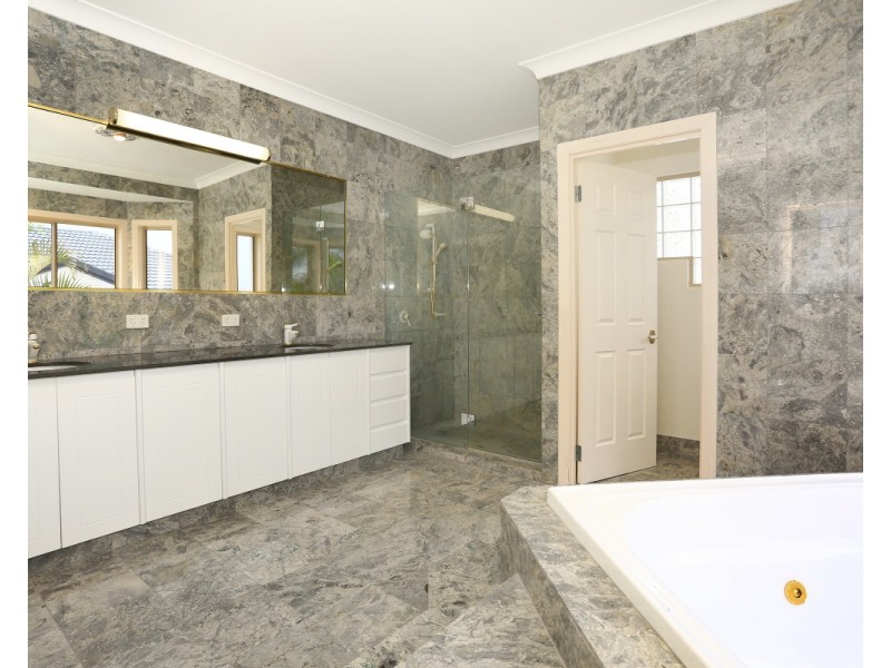 24 San Simeon Drive, Clear Island Waters QLD 4226