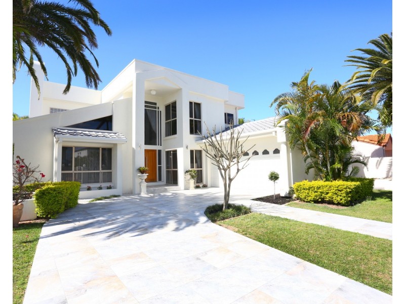 24 San Simeon Drive, Clear Island Waters QLD 4226