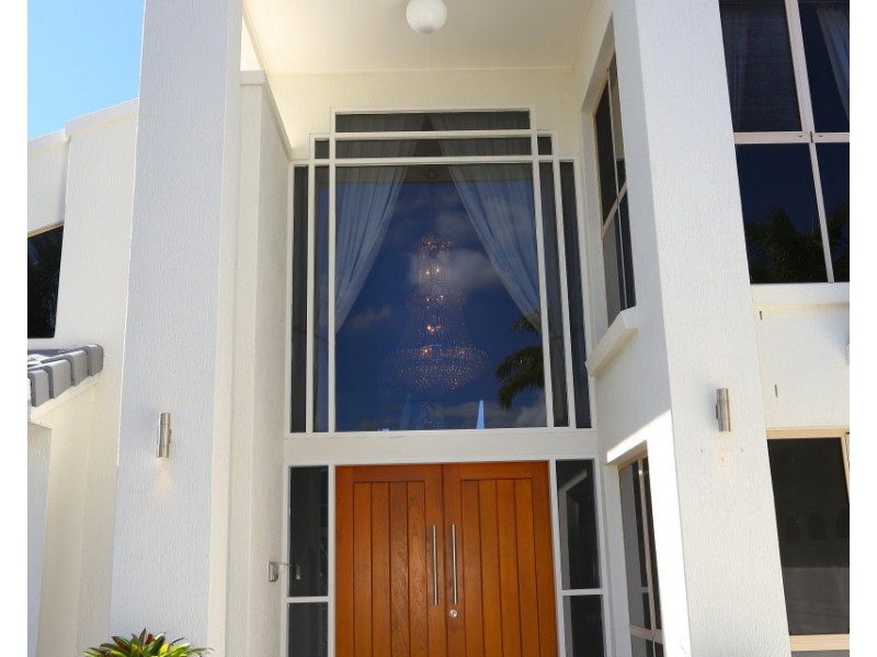 24 San Simeon Drive, Clear Island Waters QLD 4226