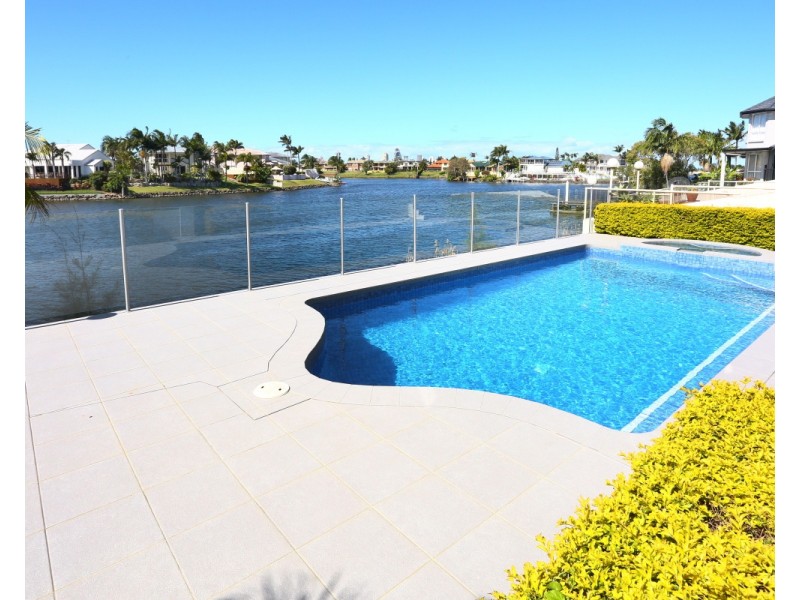 24 San Simeon Drive, Clear Island Waters QLD 4226