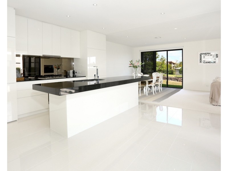 12A The Dress Circle, Benowa QLD 4217