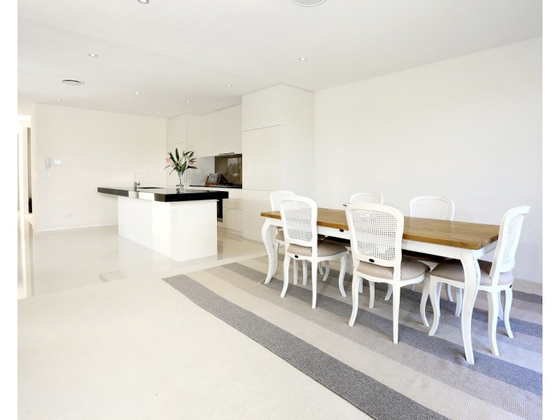 12A The Dress Circle, Benowa QLD 4217