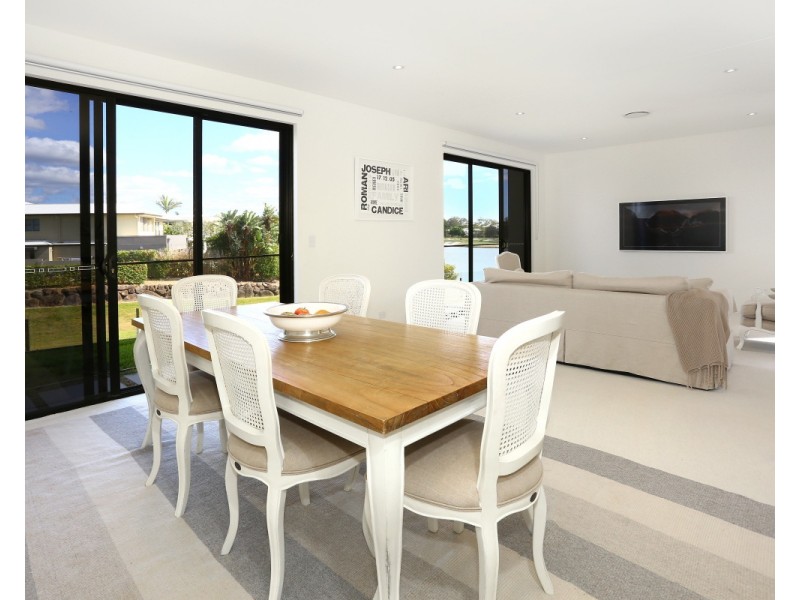 12A The Dress Circle, Benowa QLD 4217