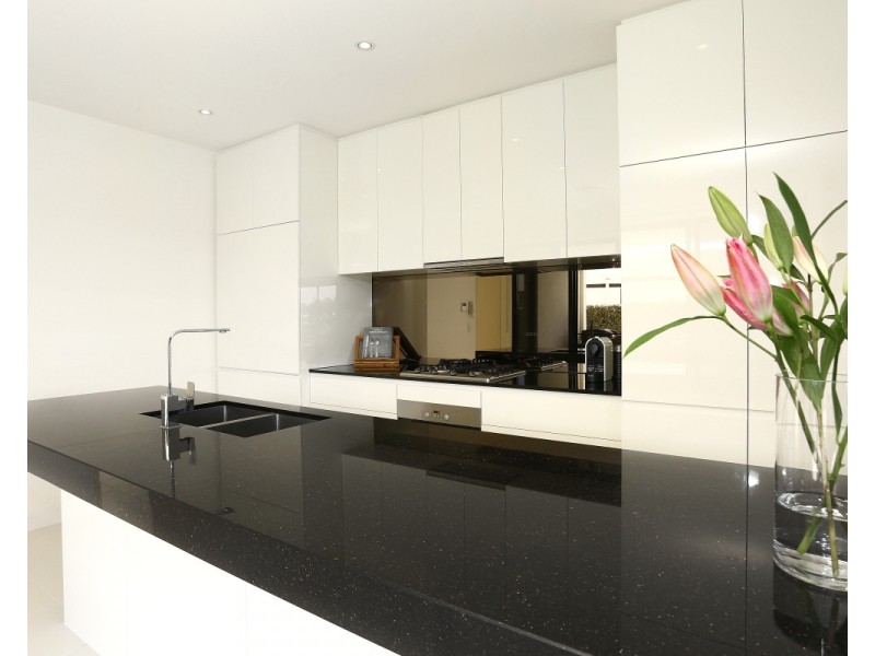 12A The Dress Circle, Benowa QLD 4217