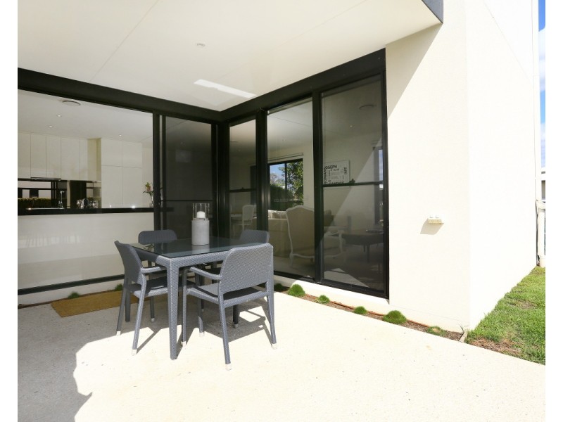 12A The Dress Circle, Benowa QLD 4217