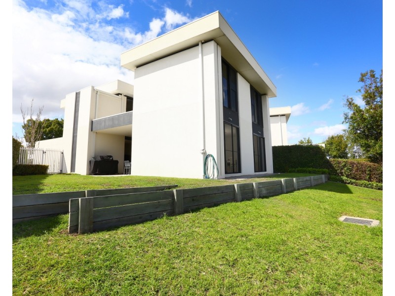 12A The Dress Circle, Benowa QLD 4217