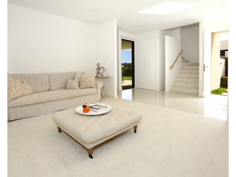 12A The Dress Circle, Benowa QLD 4217