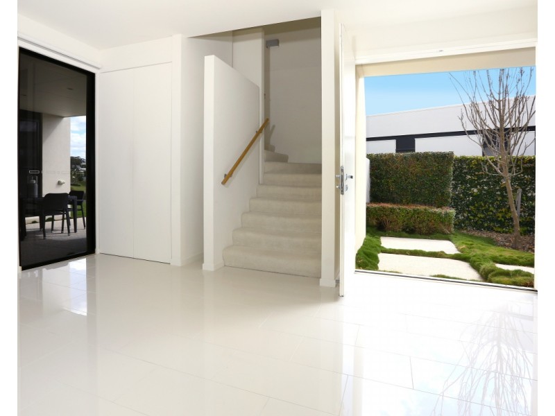 12A The Dress Circle, Benowa QLD 4217