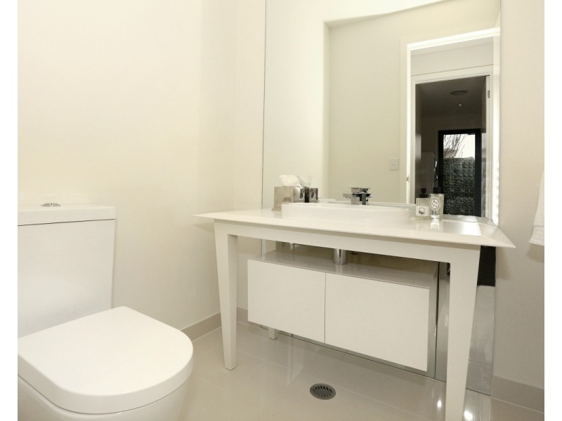 12A The Dress Circle, Benowa QLD 4217