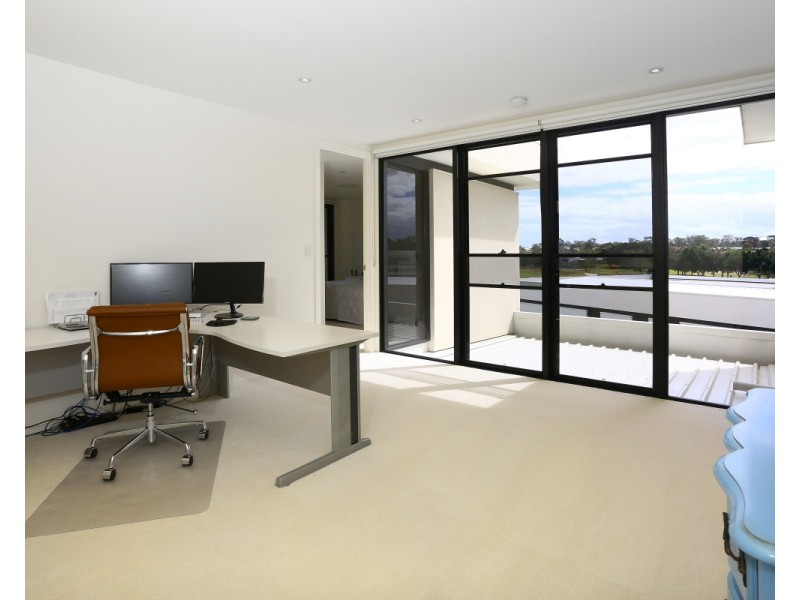 12A The Dress Circle, Benowa QLD 4217