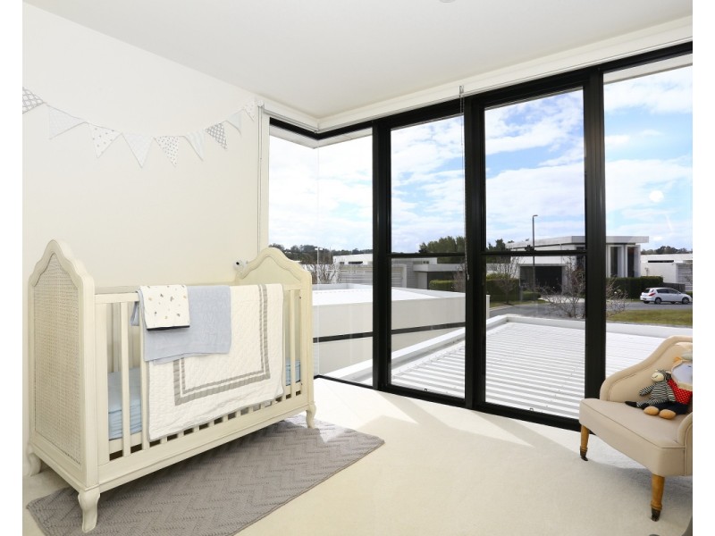 12A The Dress Circle, Benowa QLD 4217