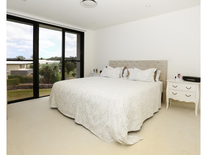 12A The Dress Circle, Benowa QLD 4217