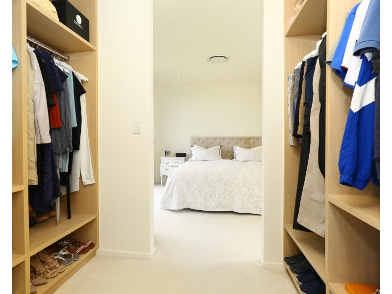 12A The Dress Circle, Benowa QLD 4217