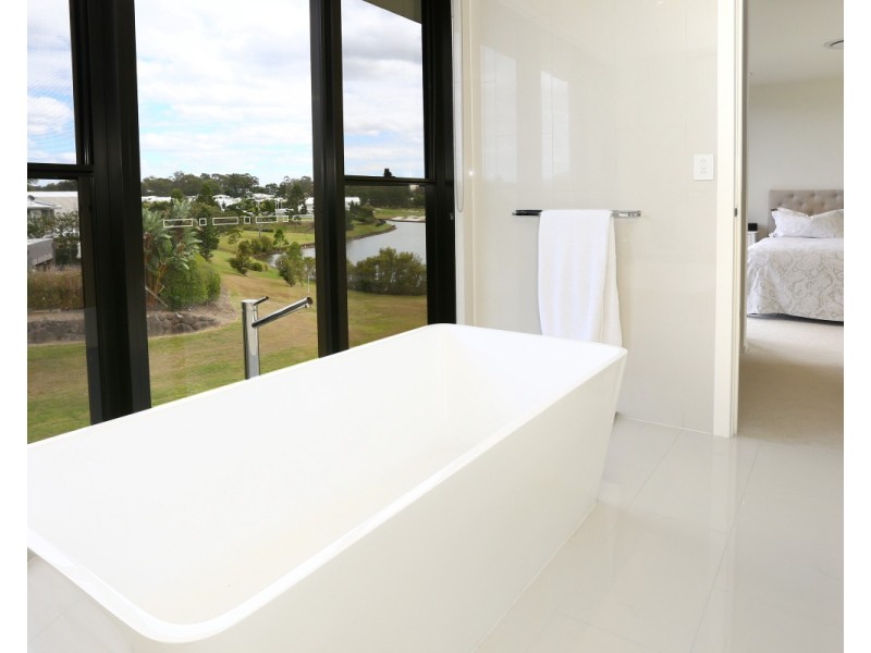 12A The Dress Circle, Benowa QLD 4217