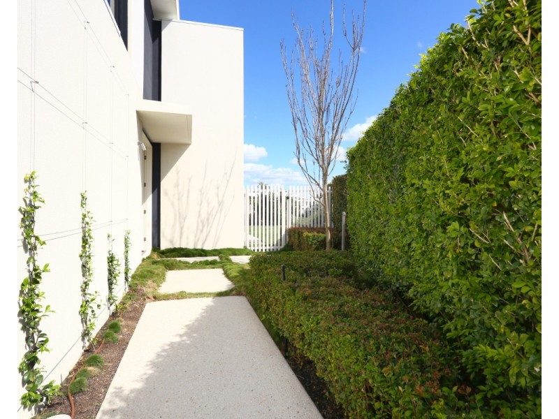 12A The Dress Circle, Benowa QLD 4217