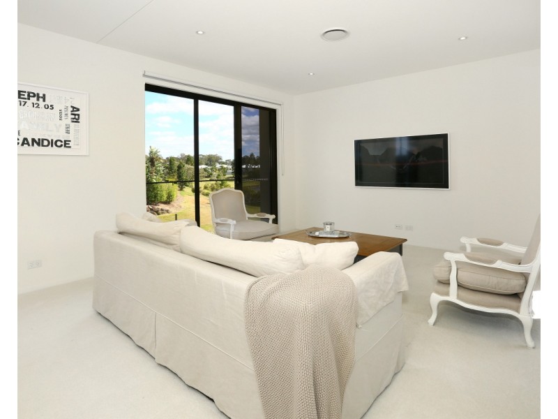 12A The Dress Circle, Benowa QLD 4217