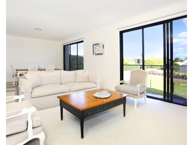 12A The Dress Circle, Benowa QLD 4217