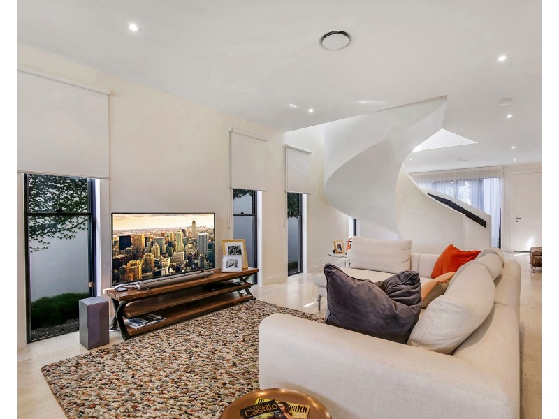 60  Theatre Drive, Benowa QLD 4217