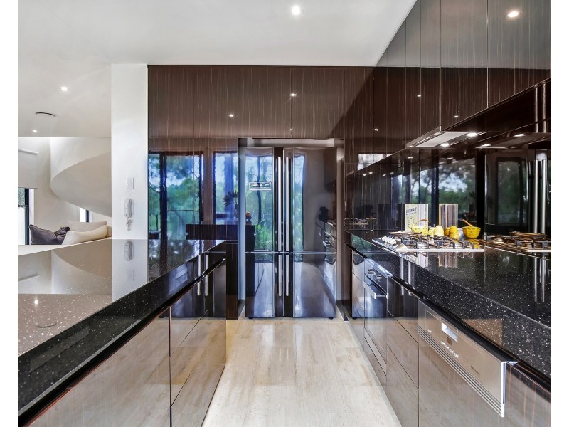 60  Theatre Drive, Benowa QLD 4217