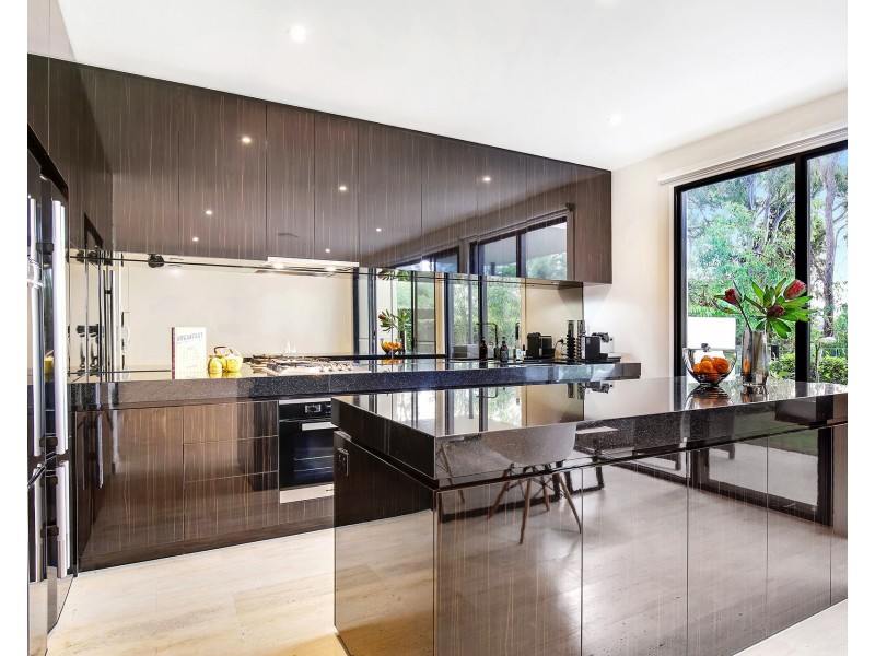 60  Theatre Drive, Benowa QLD 4217