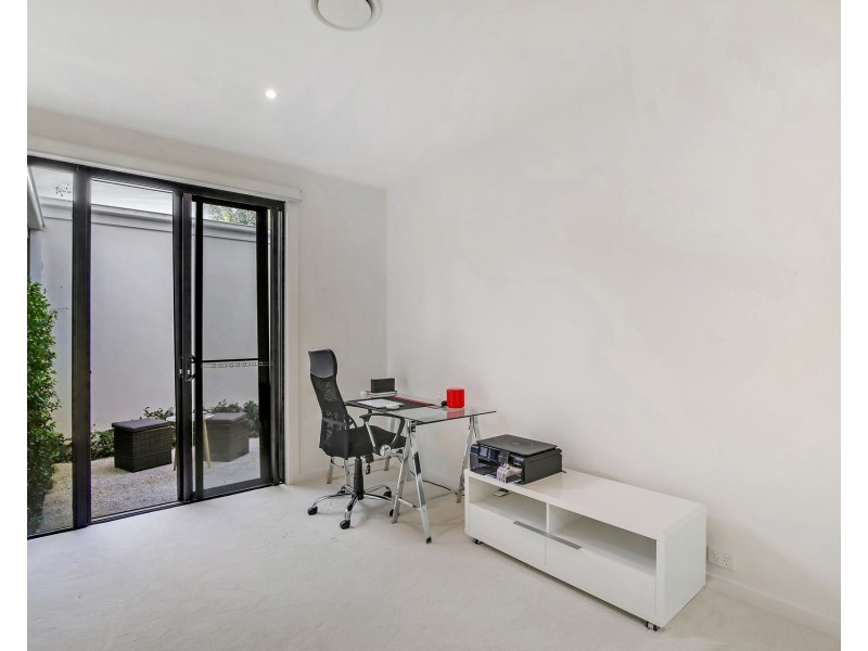 60  Theatre Drive, Benowa QLD 4217