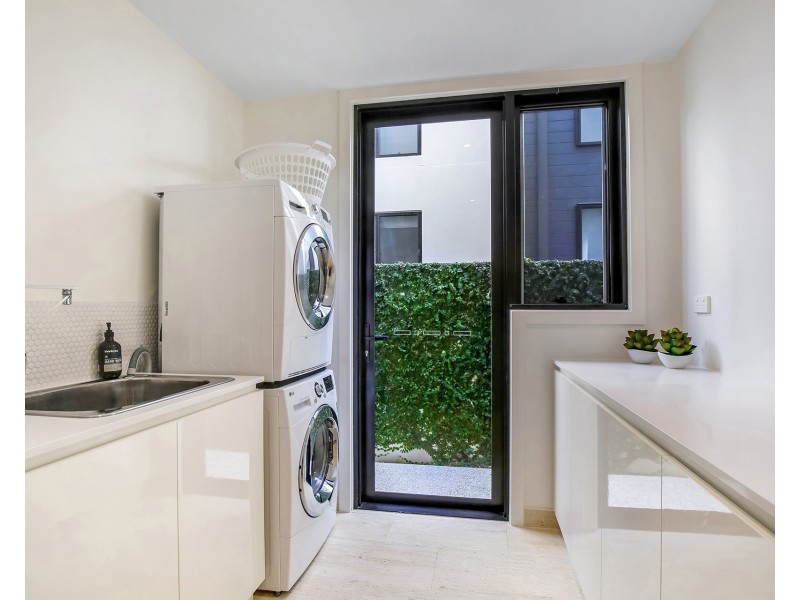 60  Theatre Drive, Benowa QLD 4217