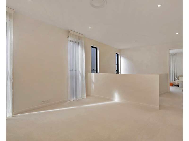 60  Theatre Drive, Benowa QLD 4217