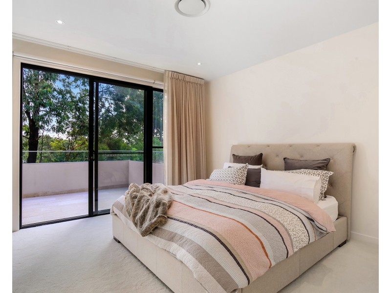 60  Theatre Drive, Benowa QLD 4217