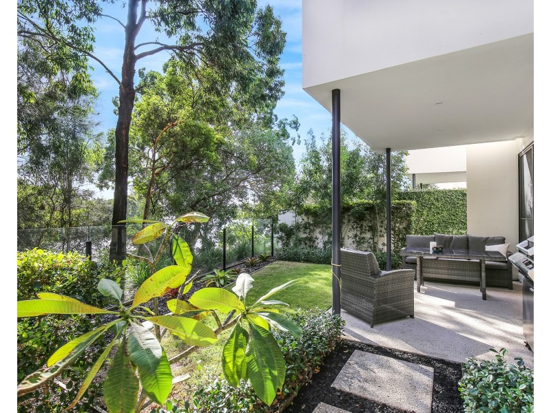 60  Theatre Drive, Benowa QLD 4217