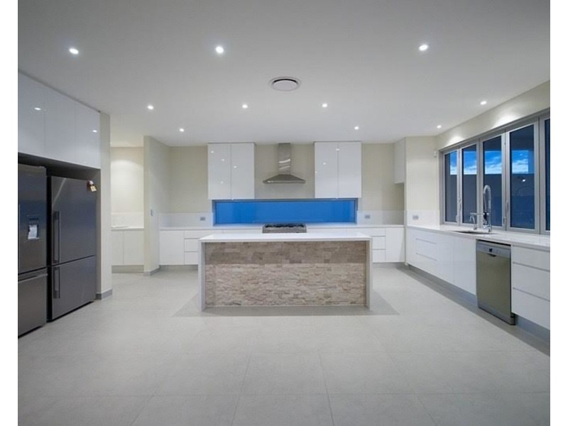3023 The Boulevarde, Benowa QLD 4217