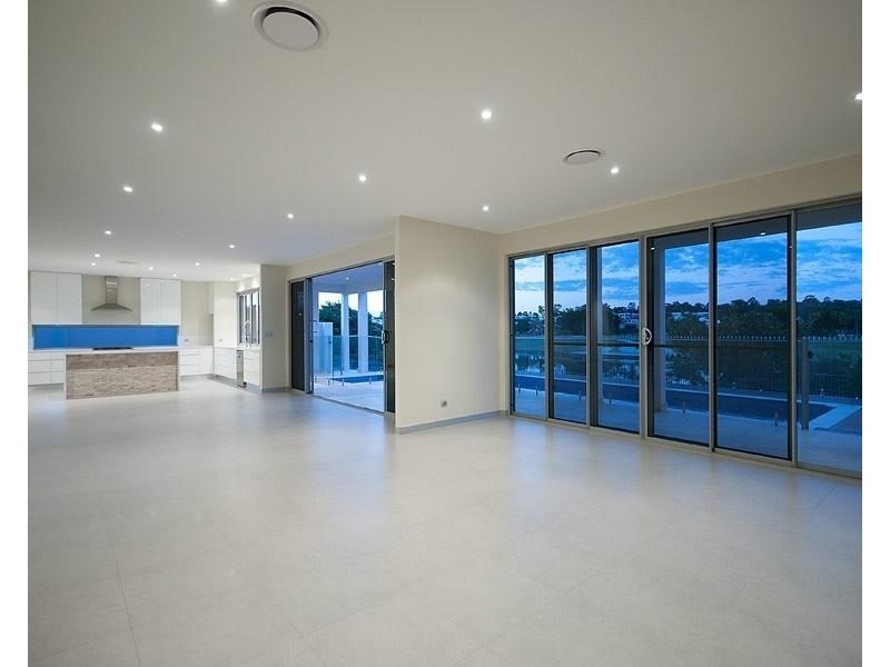 3023 The Boulevarde, Benowa QLD 4217