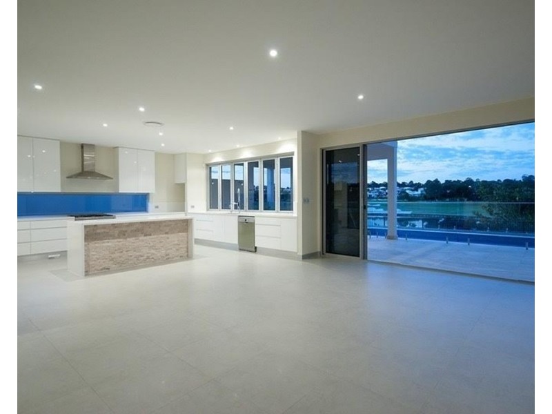 3023 The Boulevarde, Benowa QLD 4217