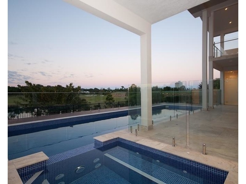 3023 The Boulevarde, Benowa QLD 4217