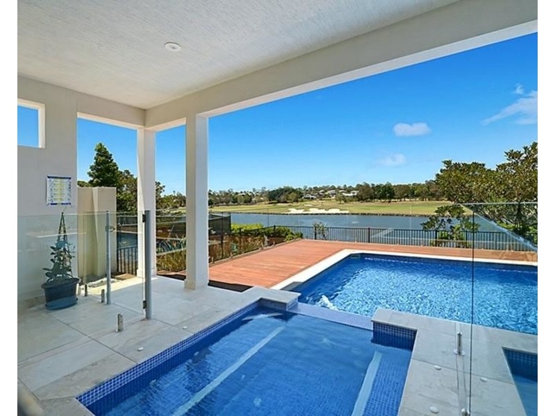 3023 The Boulevarde, Benowa QLD 4217