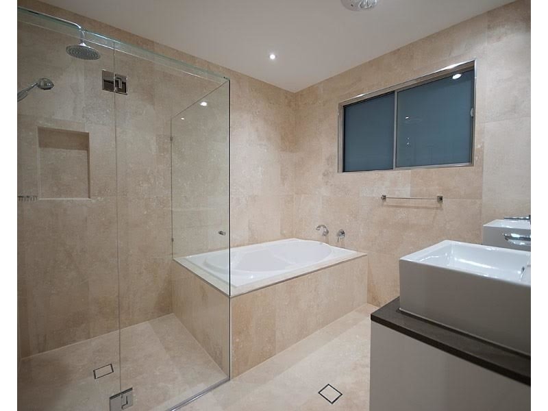 3023 The Boulevarde, Benowa QLD 4217