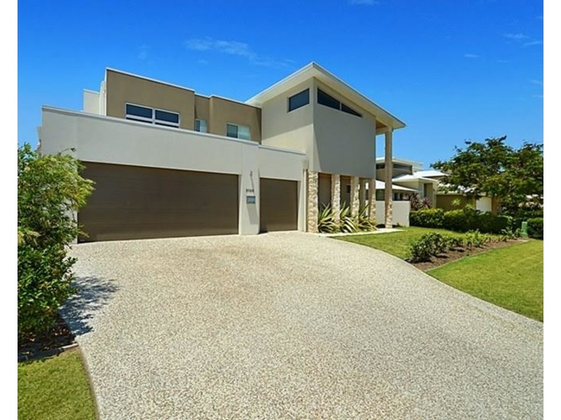 3023 The Boulevarde, Benowa QLD 4217