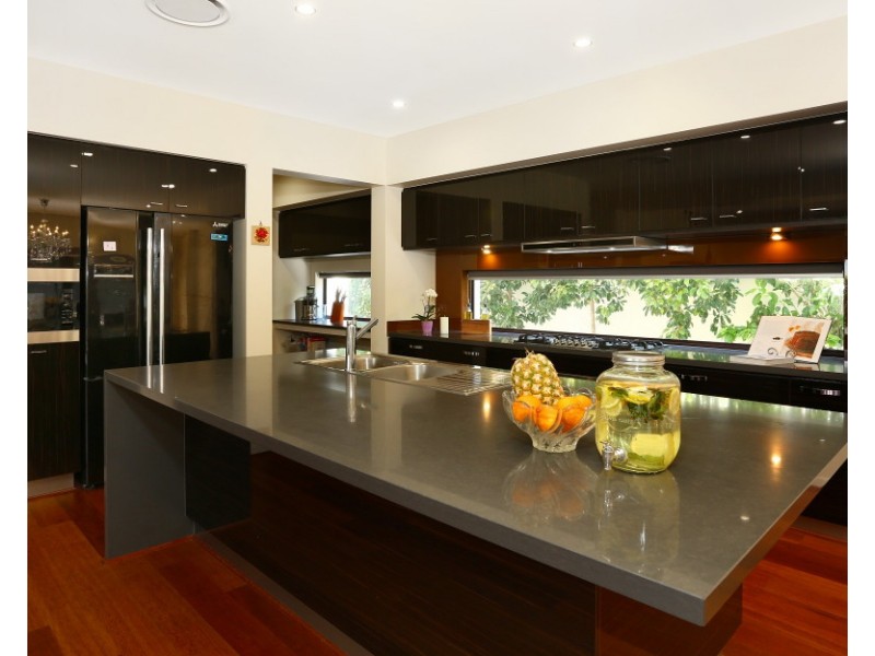 6012 The Boulevarde, Benowa QLD 4217