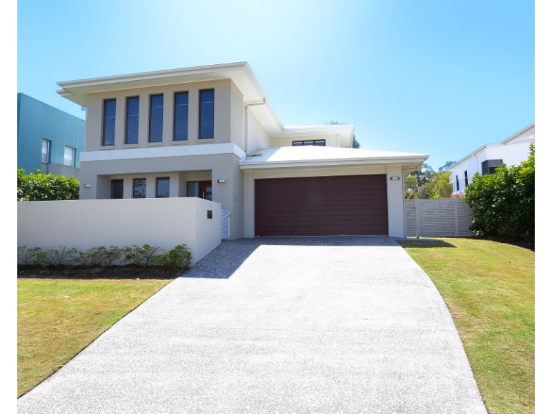 6012 The Boulevarde, Benowa QLD 4217