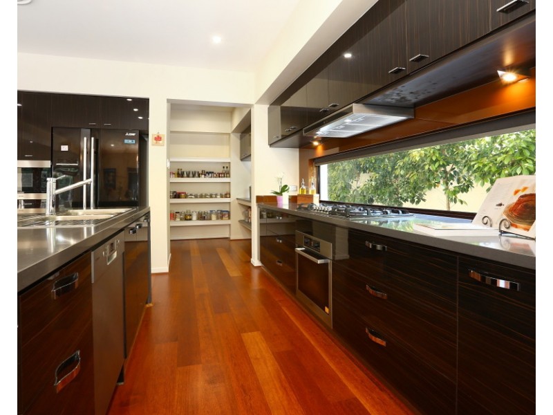 6012 The Boulevarde, Benowa QLD 4217